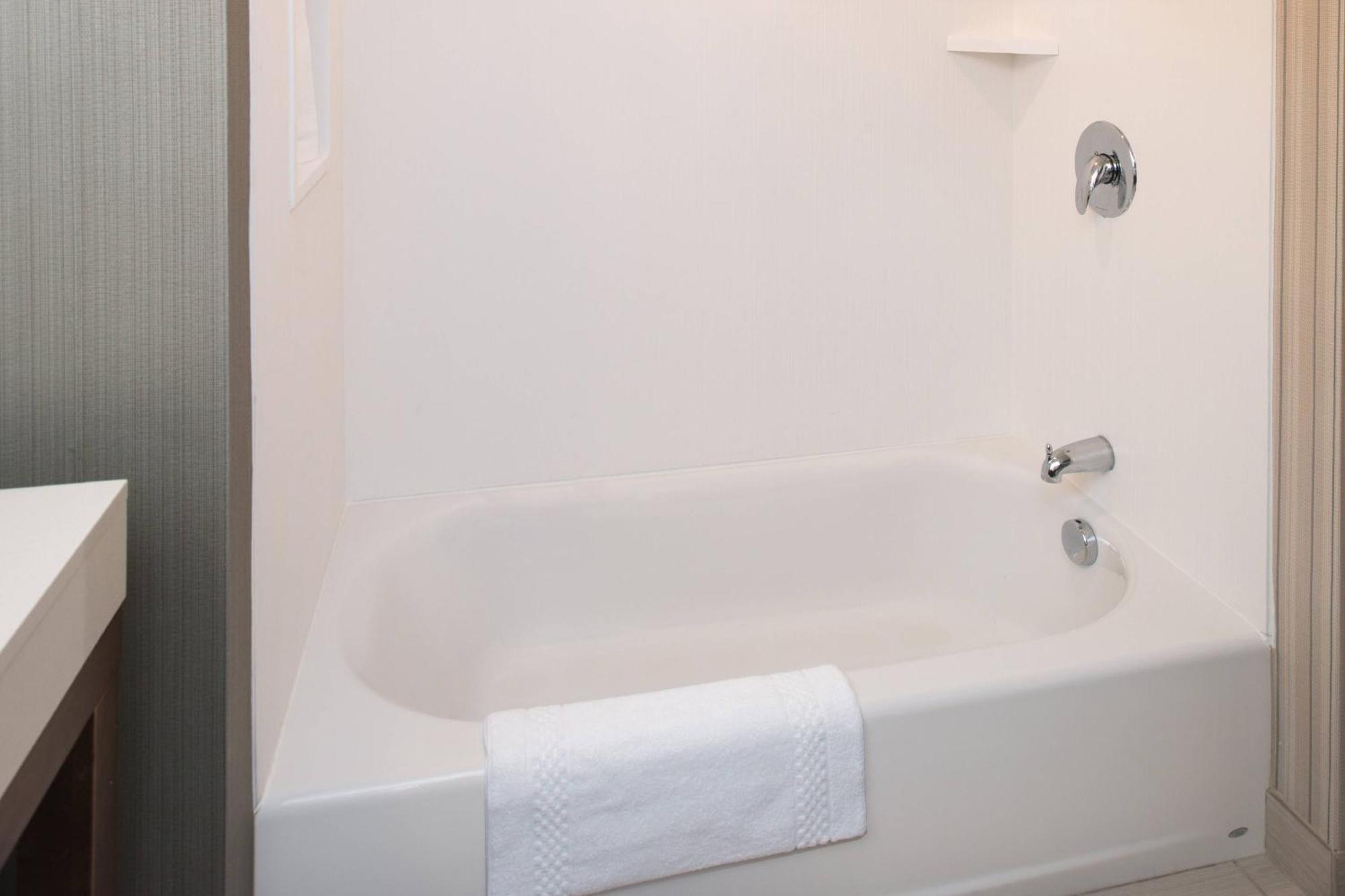 Courtyard By Marriott Detroit Farmington Hotel Farmington Hills Eksteriør billede